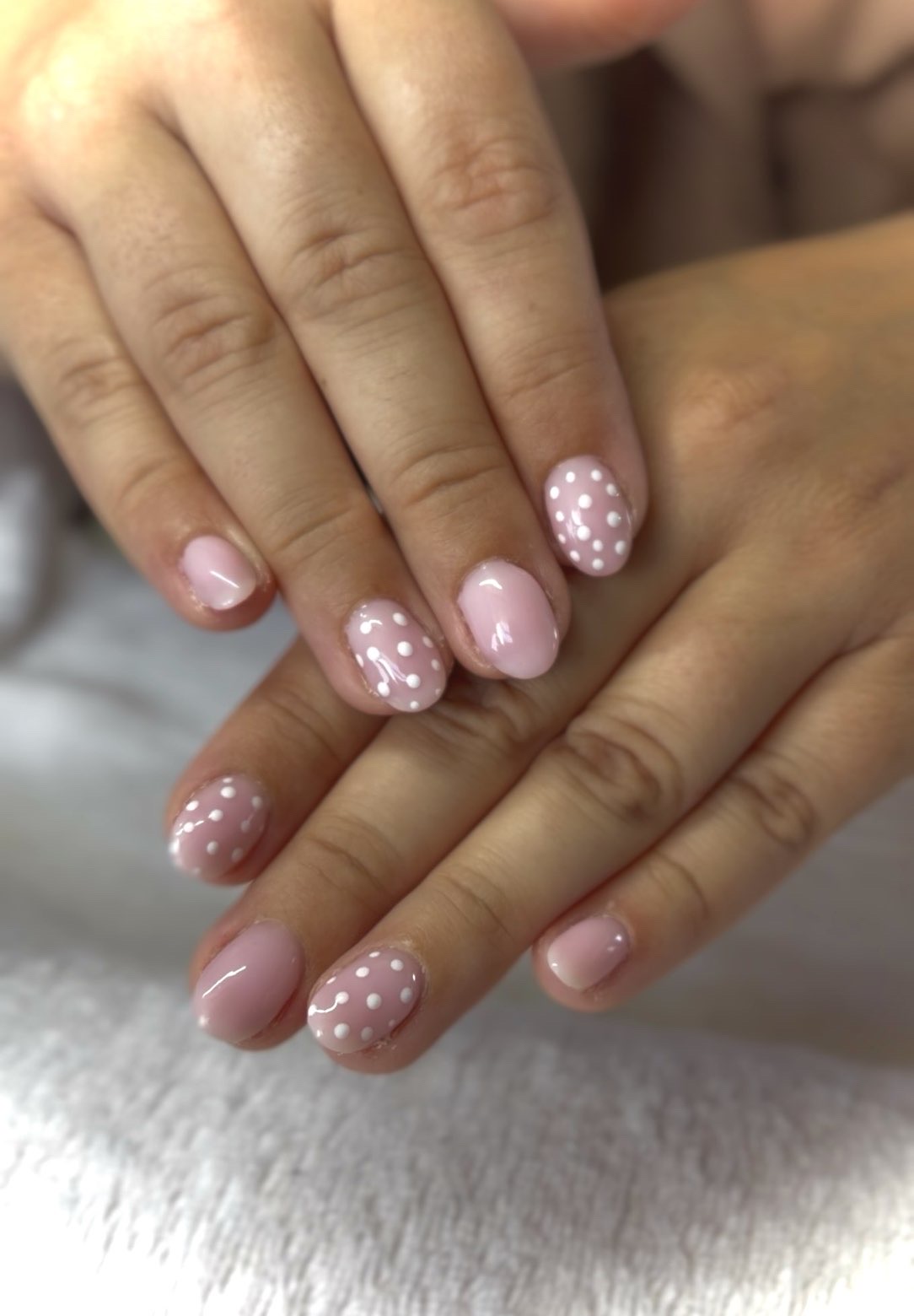 Gel rose à pois blancs